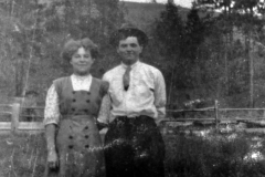 Dora R. and Henry Allison Barclay on the Barclay family homestead.